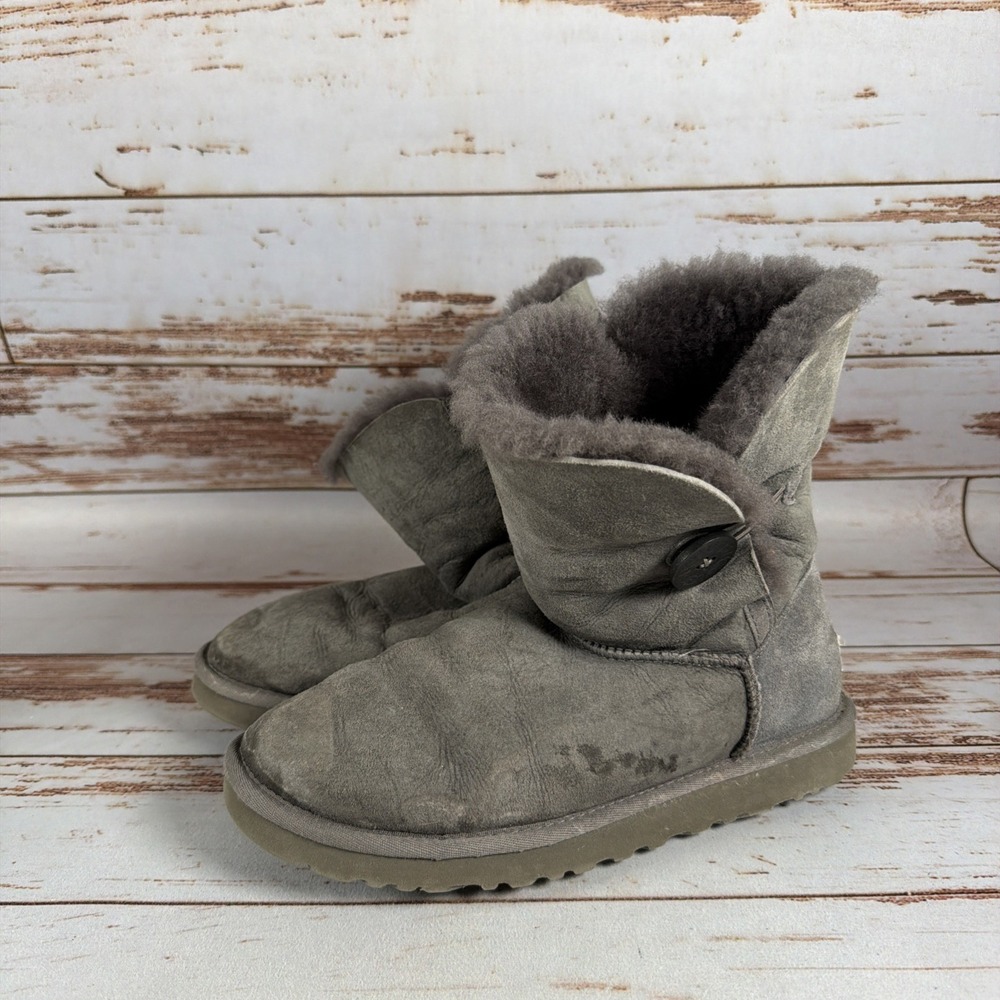 Womens UGG Australia Mid Ankle Bailey Button Sheepskin Boots 5803 Gray Size 8